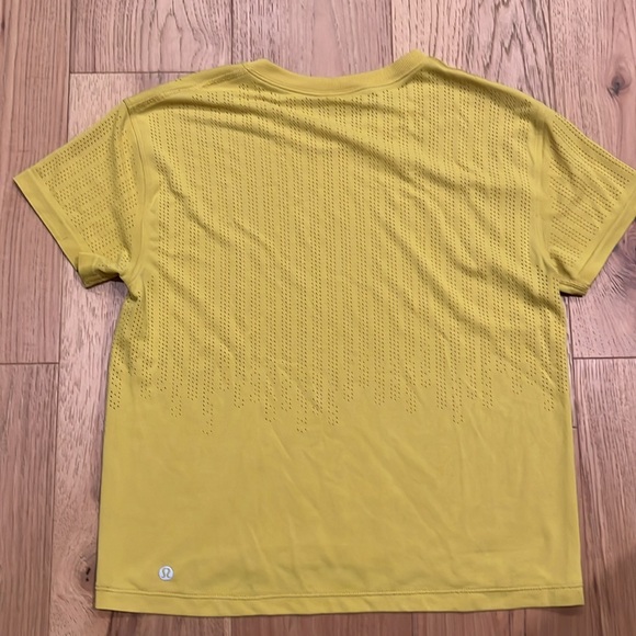 Lululemon waist length running shirt - Picture 3 of 3